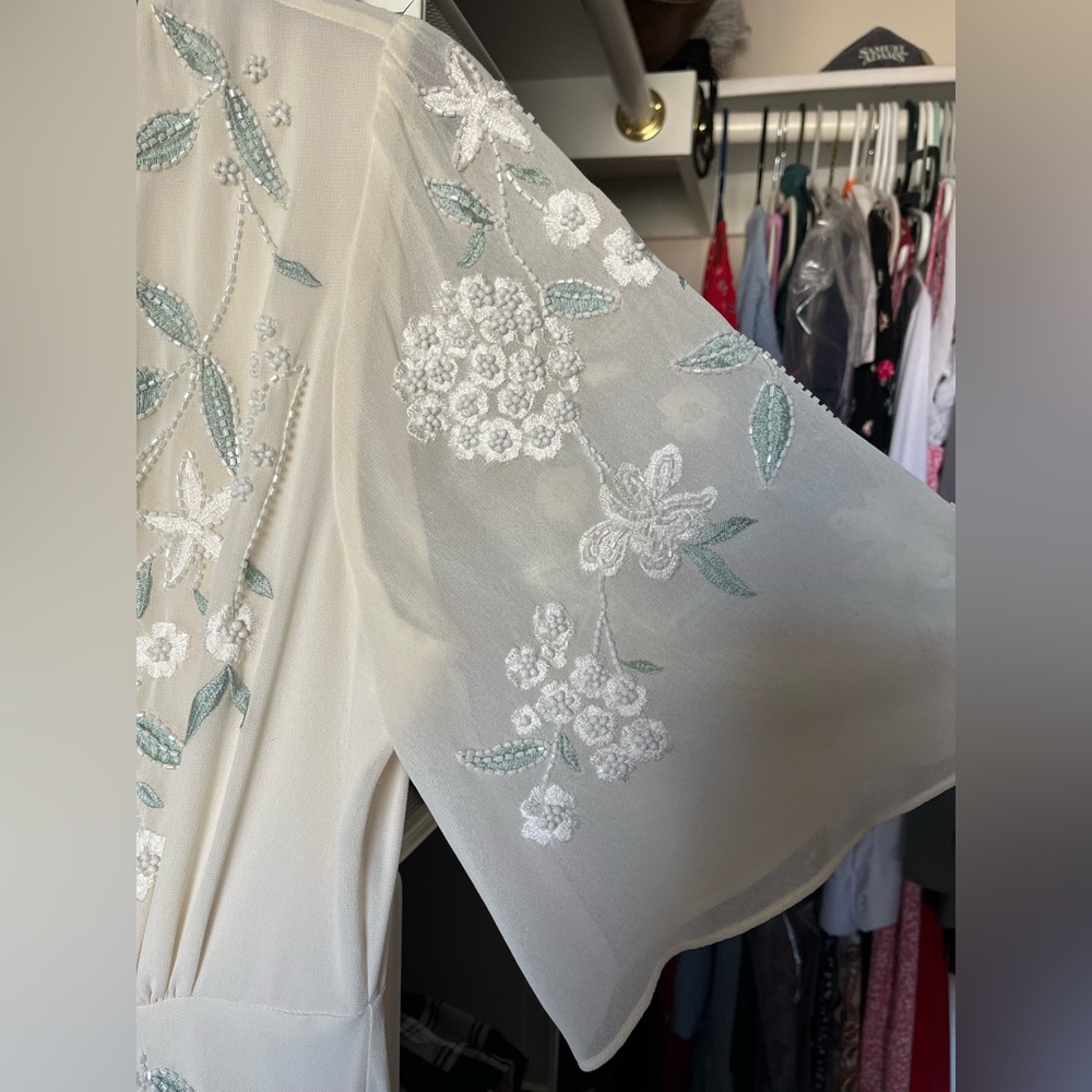 Hope and Ivy embroidery wedding dress - Picture 7 of 9